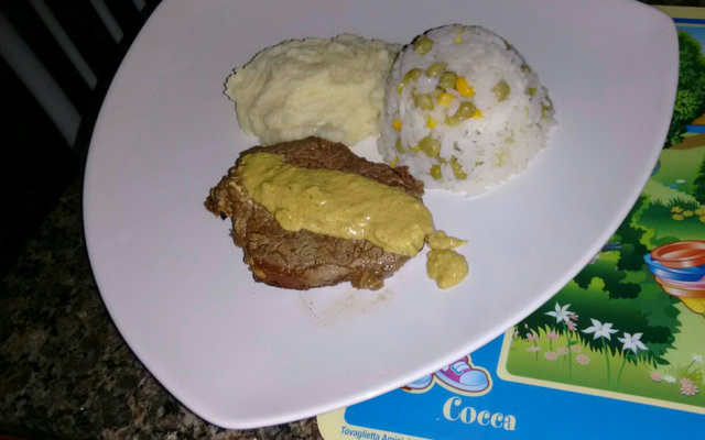 Filé ao molho mostarda