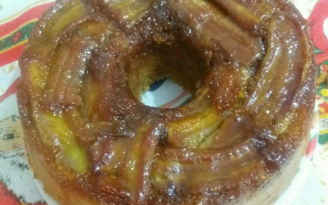 Bolo de banana caramelizada