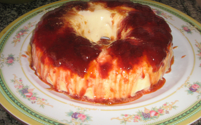 Sorvetão com calda de morango do Lucke