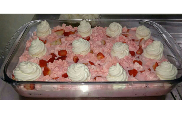 Doce de morango com suspiro