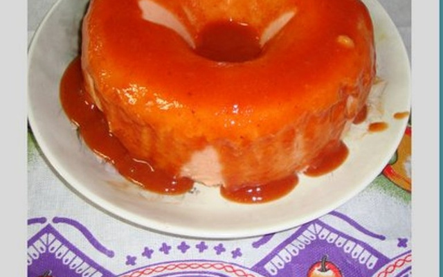 Pudim de goiaba com calda de goiabada