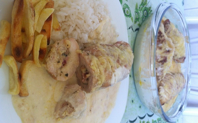 Frango recheado ao molho de catupiry