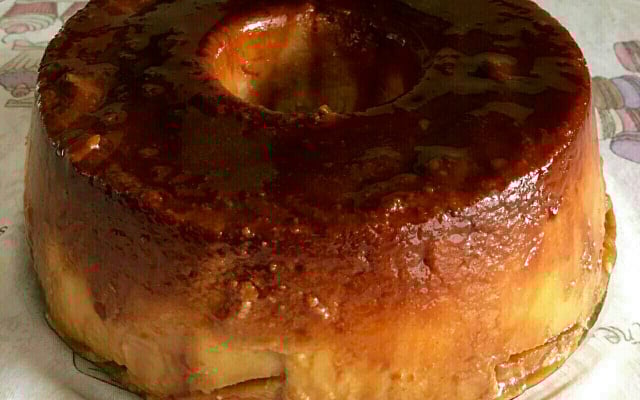 Pudim de pão com maçã