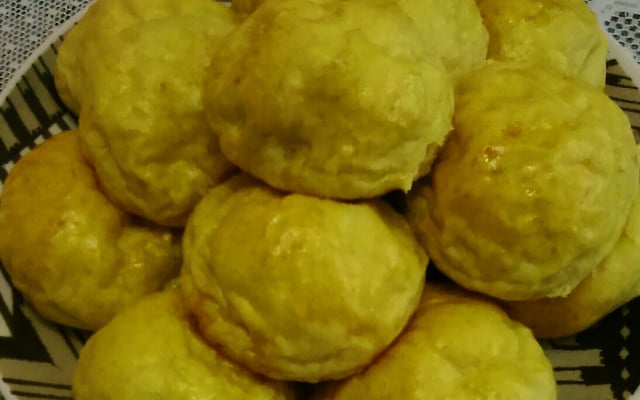 Pãozinho de batata recheado com frango e catupiry