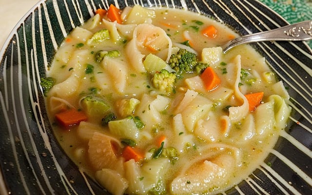 Sopa de legumes e verduras
