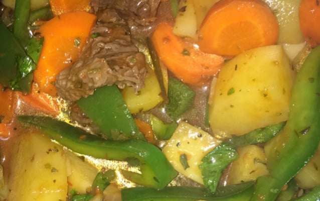 Acém com legumes na panela de pressão