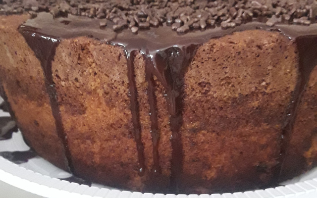 Bolo de chocolate com cobertura