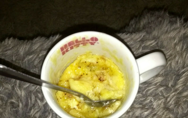 Bolo de caneca de micro-ondas de preguiçoso