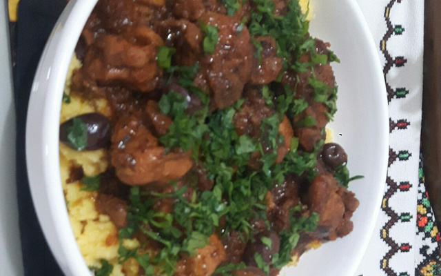 Frango caipira com polenta e cambuquira