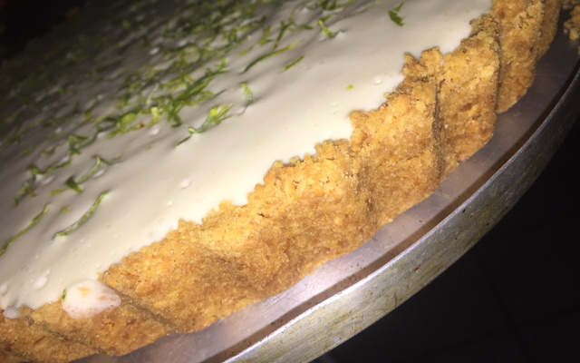 Torta trufada com mousse de limão