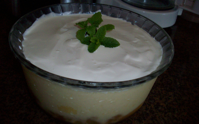 Sobremesa tropical de abacaxi