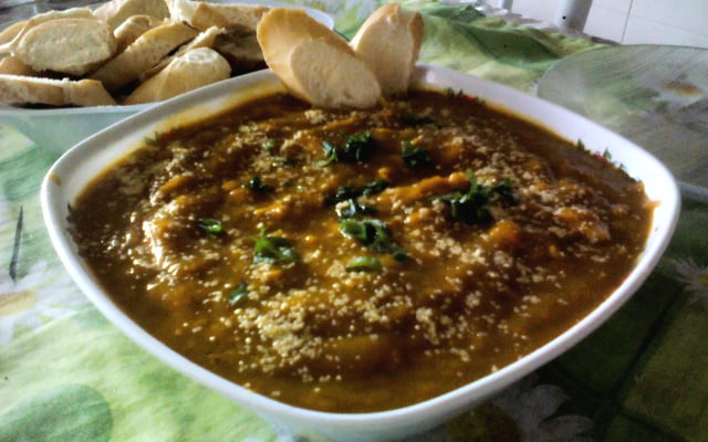 Caldo de abóbora com frango