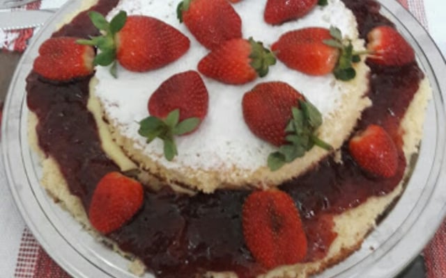 Naked cake de morango