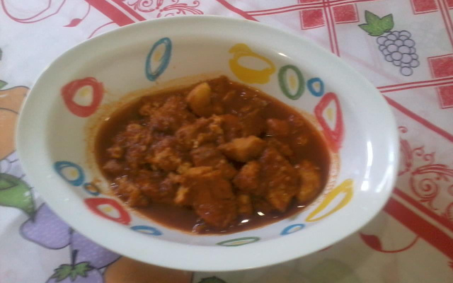 Cação ao molho vermelho