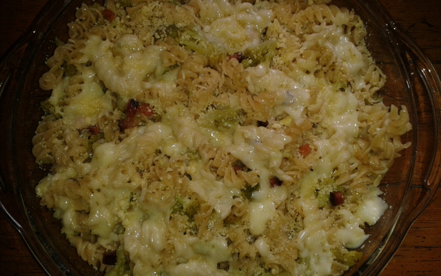 Macarrão especial com brócolis e bacon