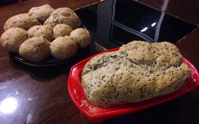 Pão integral com farinha integral, linhaça e aveia