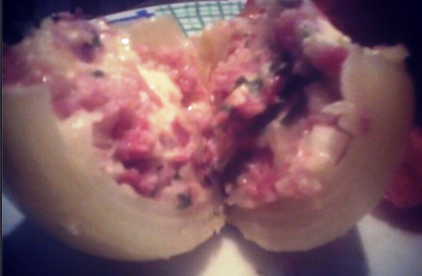 Cebolas recheadas com linguiça calabresa