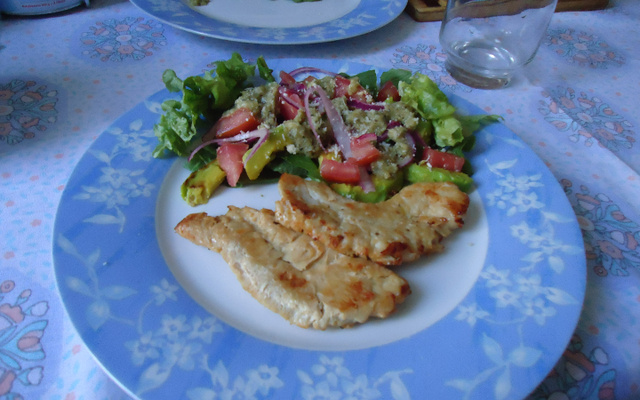 Salada deliciosa de abacate