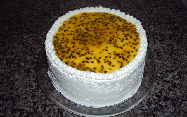 Bolo delicioso de mousse de maracujá