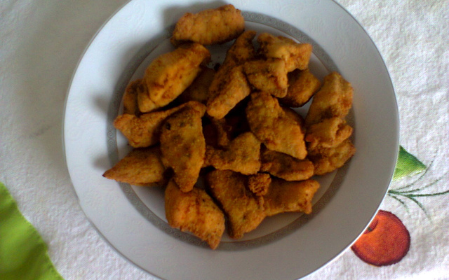 Frango à milanesa tipo nuggets