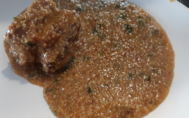 Quirera com costelinha de porco