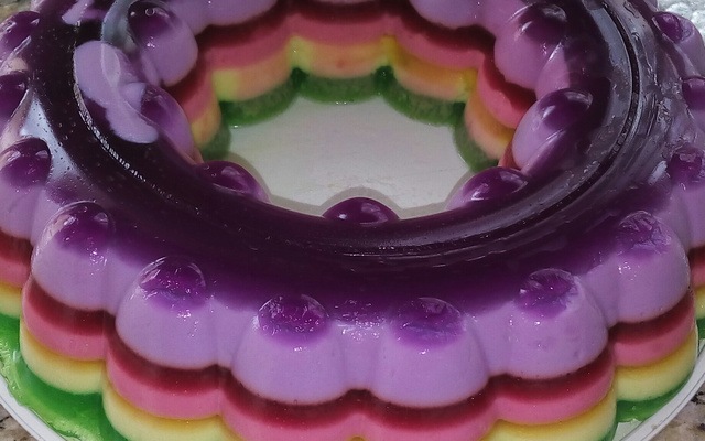 Gelatinas coloridas em camadas