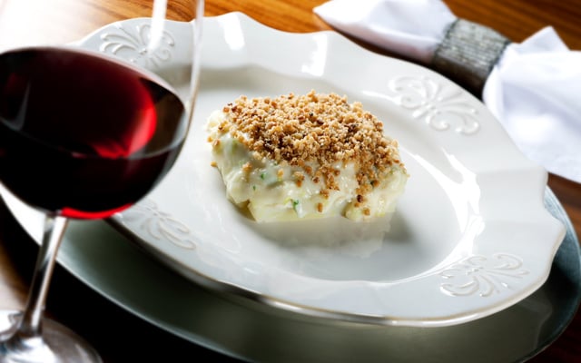 Bacalhau com creme de alho-poró e cobertura crocante