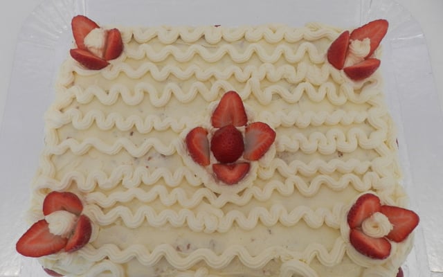 Bolo de morango com nata