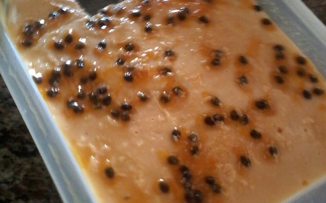 Bolo de coco com maracujá