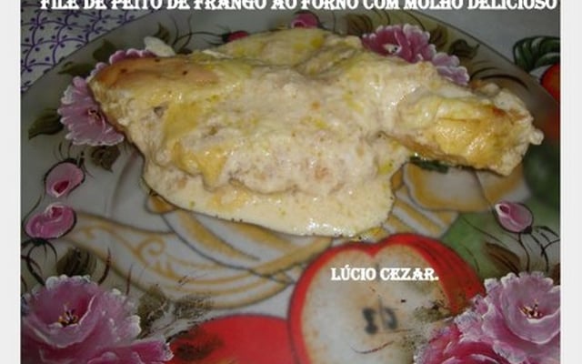 Filé de peito de frango ao forno com molho