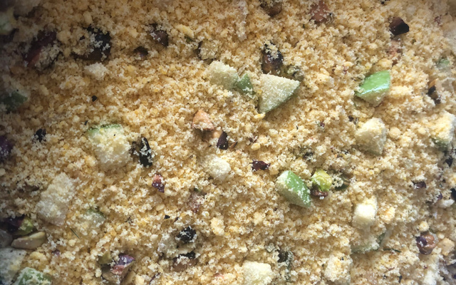 Farofa com pistache e maçã verde