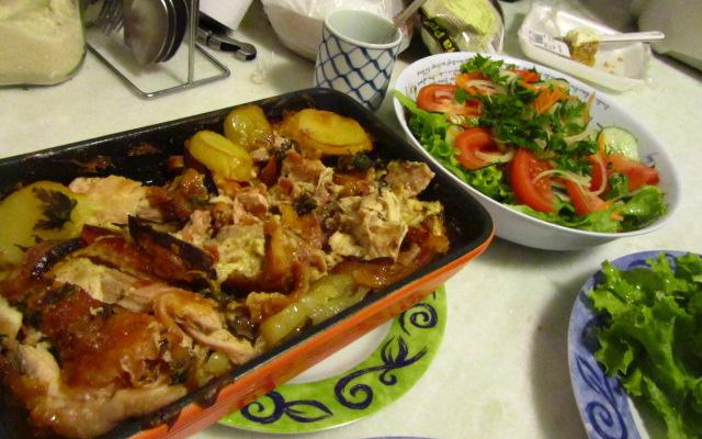 Sobre coxa assada com sopa de cebola e maionese