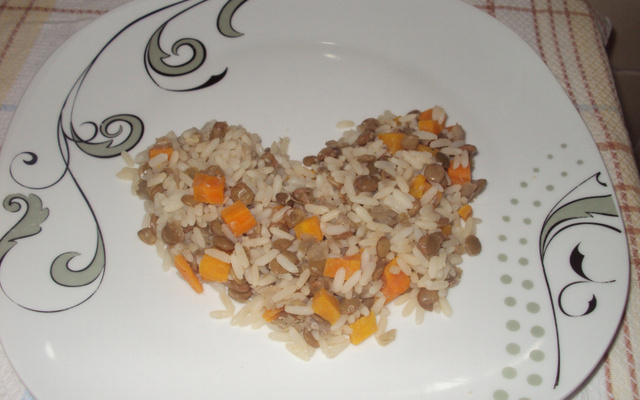 Arroz com lentilha e linguiça na panela de pressão