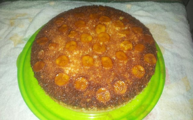 Bolo de banana caramelada
