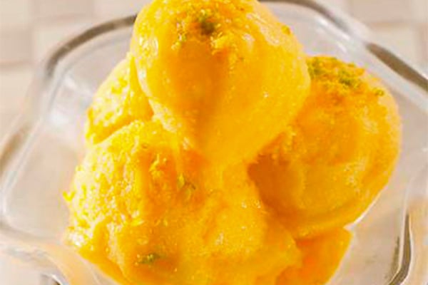 Sorvete cremoso de manga sem lactose