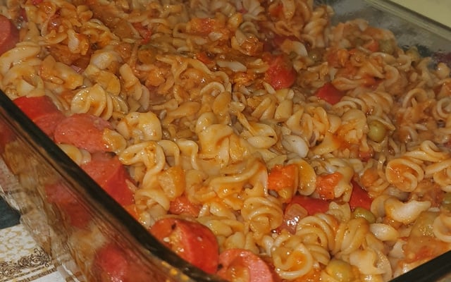 O suculento macarrão com salsicha