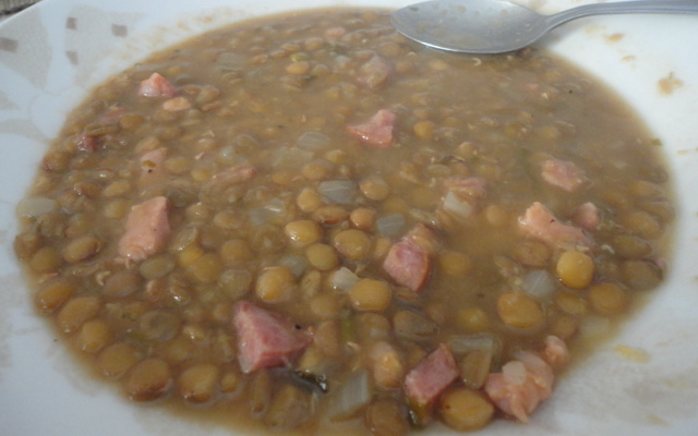 Sopa de lentilhas com bacon