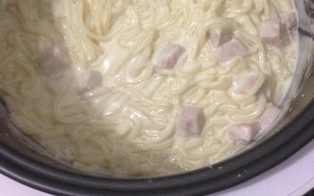 Espaguete ao molho branco