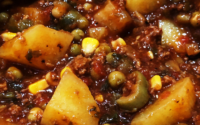 Carne moída com batatas