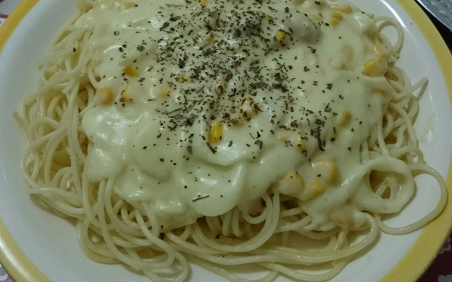 Espaguete com molho de queijo