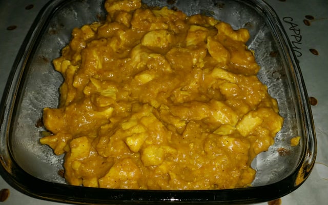 Frango com curry e leite de coco