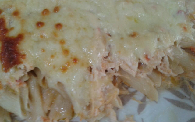 Penne ao frango cremoso e queijo