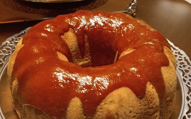 Bolo de fubá com goiabada fácil