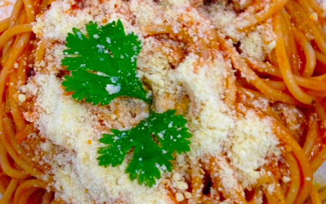 Molho de tomate simples e fácil - receita de solteiro