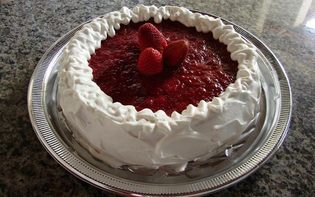 Bolo mousse de morango
