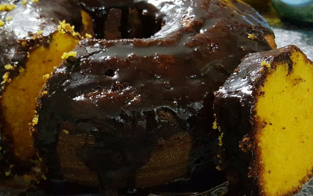 Bolo de cenoura fofinho com cobertura de chocolate