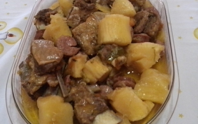 Costela cozida com calabresa