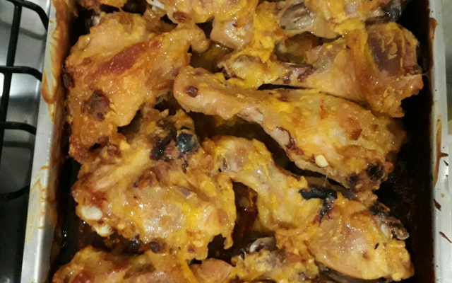 Frango assado ao creme de cebola e maionese