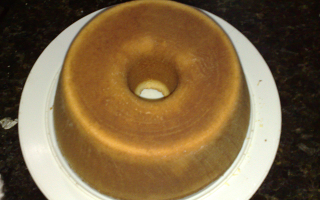 Bolo pudim de fubá simples e delicioso