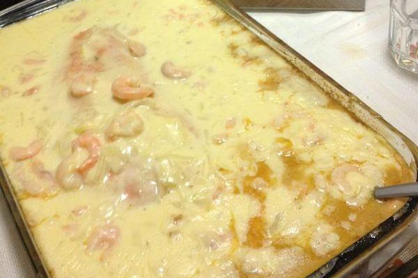 Salmão ao molho branco de camarão